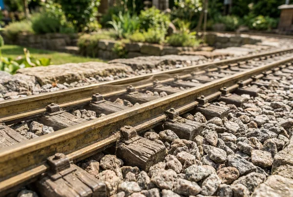 Welche Schienenverbinder für Gartenbahn bei starkem Temperaturunterschied – Detailansicht