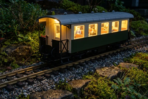 Wie Puffer für Lichtleisten Gartenbahn richtig anschließen – Detailansicht
