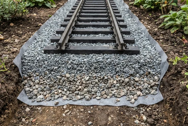 Gartenbahn Unterbau frostsicher und stabil anlegen – Detailansicht
