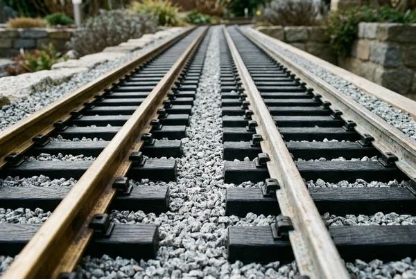 Messing gleise oder edelstahl gleise für gartenbahn im vergleich – Detailansicht
