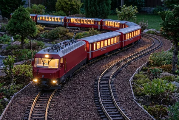LED Umbau von analogen Gartenbahn Lokomotiven auf Digitalbetrieb in der Praxis