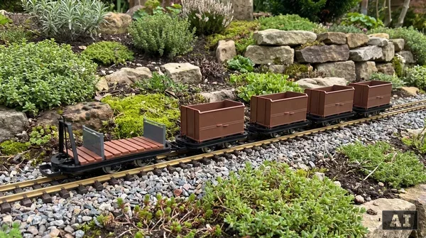 6er-Set Feldbahnwagen mit Figur Marius: 4x Kastenlore und 1x Lore mit Bremserbühne, Spur G Bausatz ML-Train 8200299_auswahl1