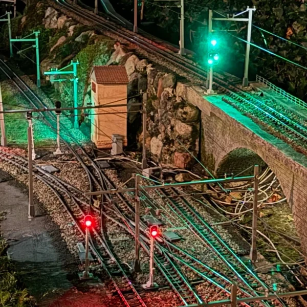 Lichtsignal Kopf mit Abdeckung 3-fach RhB Spur G für Typ L ML-Train 83804627_auswahl1