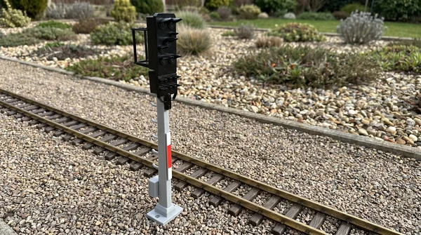 Lichtsignal Typ HL Einheitssignal der DR für Spur G mit Decoder – Betonmast – ML-Train 83804634_auswahl5