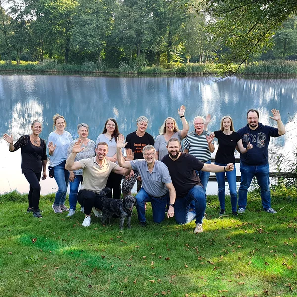 ML-Train Team
