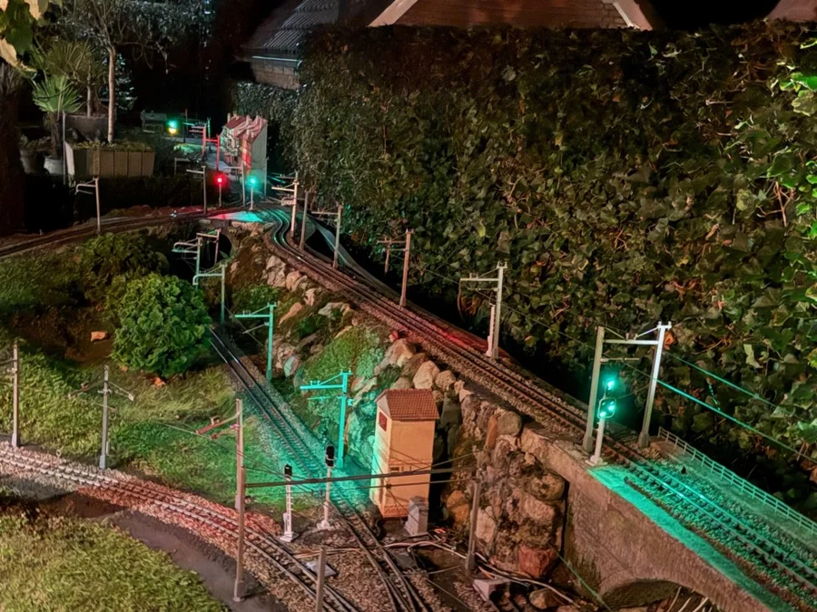 RhB Lichtsignal-Set 2x Vorsignal 2x Hauptsignal und GRATIS 2x Zwergsignal ML-Train 8200274 - Detaillierte Übersicht