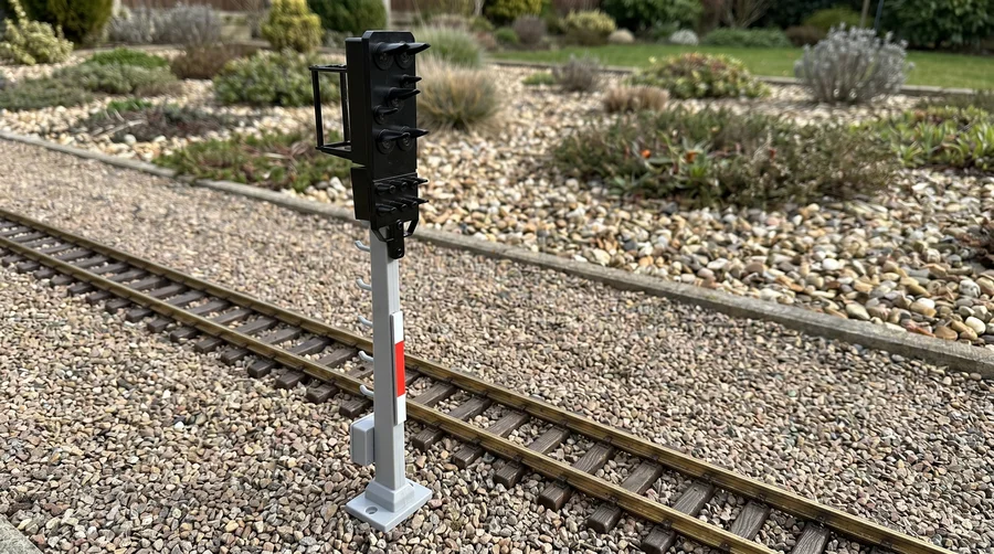 Lichtsignal Typ HL Einheitssignal der DR für Spur G mit Decoder – Betonmast – ML-Train 83804634 - Reichsbahn-Systematik im Detail