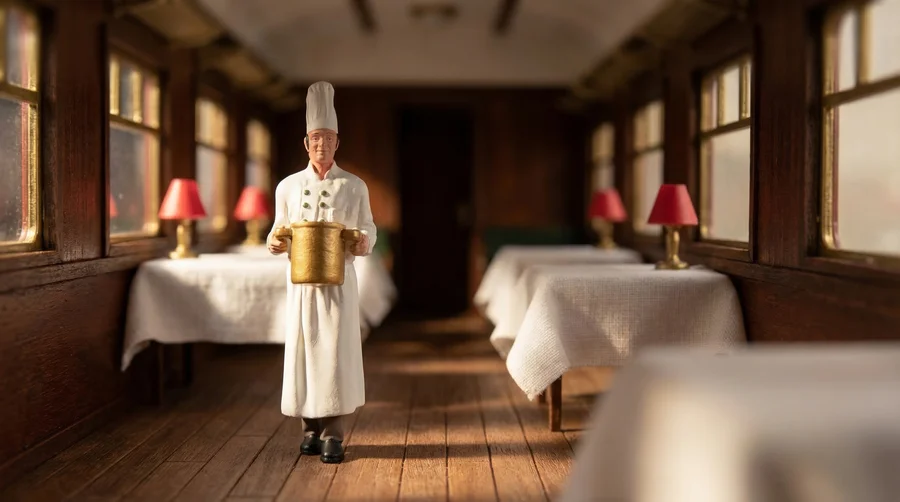 ML-Train Chefkoch Massimo Spur G – Figur mit Kochtopf, Handbemalt, Wetterfest - Kulinarik für den Speisewagen